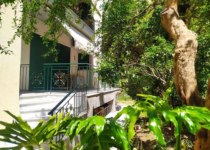 Marousi Comfy Apartment With Balcony